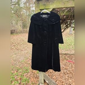 Vtg 50s TOWNLEY Black Velvet 3 Button 3/4 Sleeve Lined Opera Coat. Ladies Med